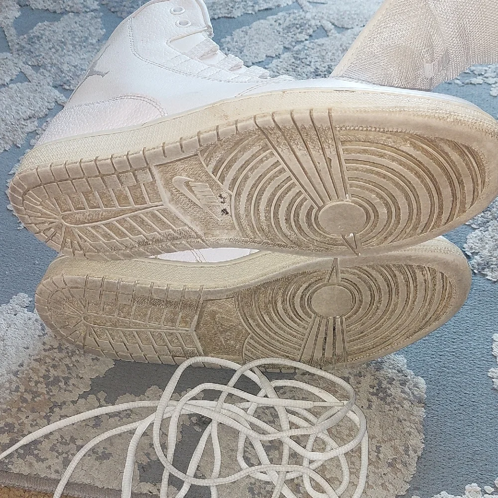 Jordan White Athletic High-Top SneakersSize  10.5
